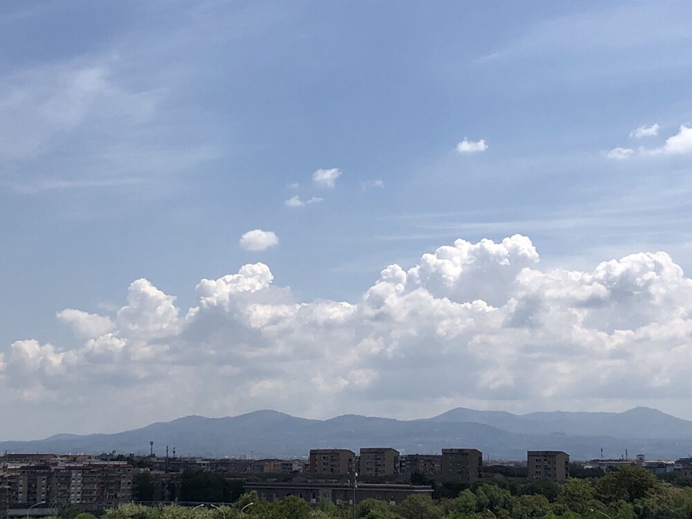 Kamchu Apartments Studio With Terrace Near Metro con Vista