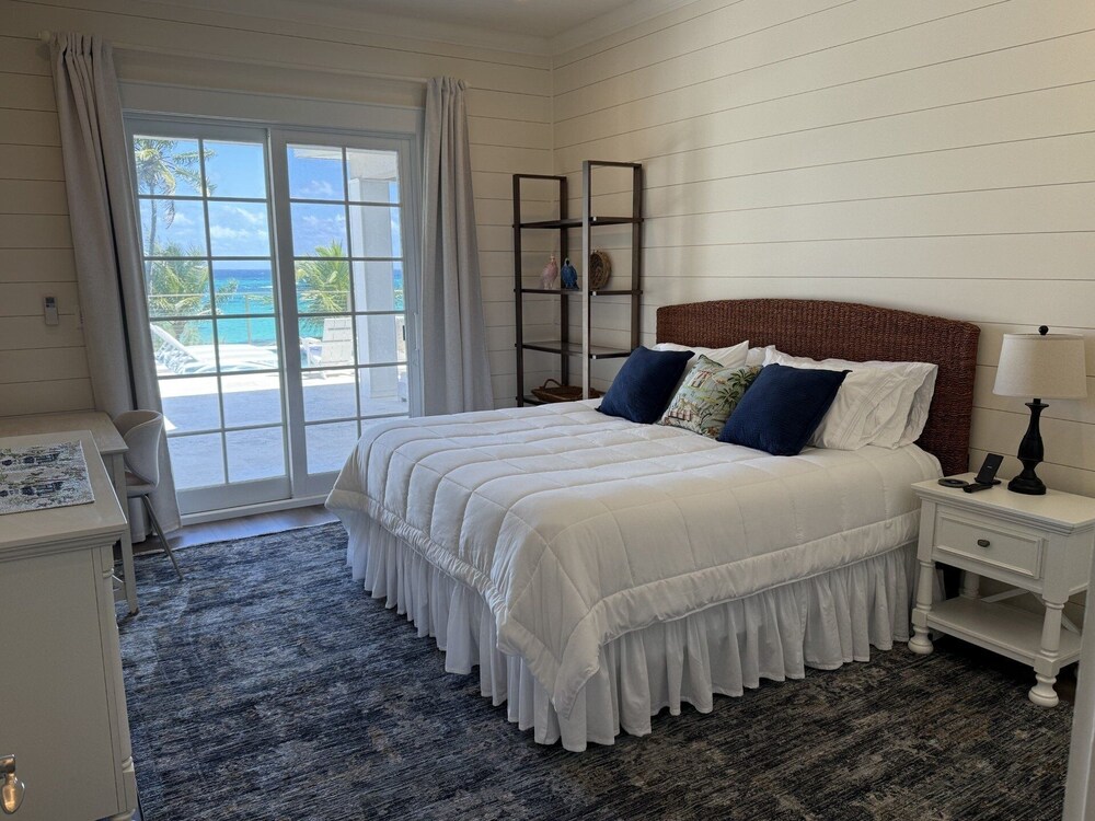 Seaduced - Brand New Luxury Beachfront Estate With Pool 4 Bedroom Home