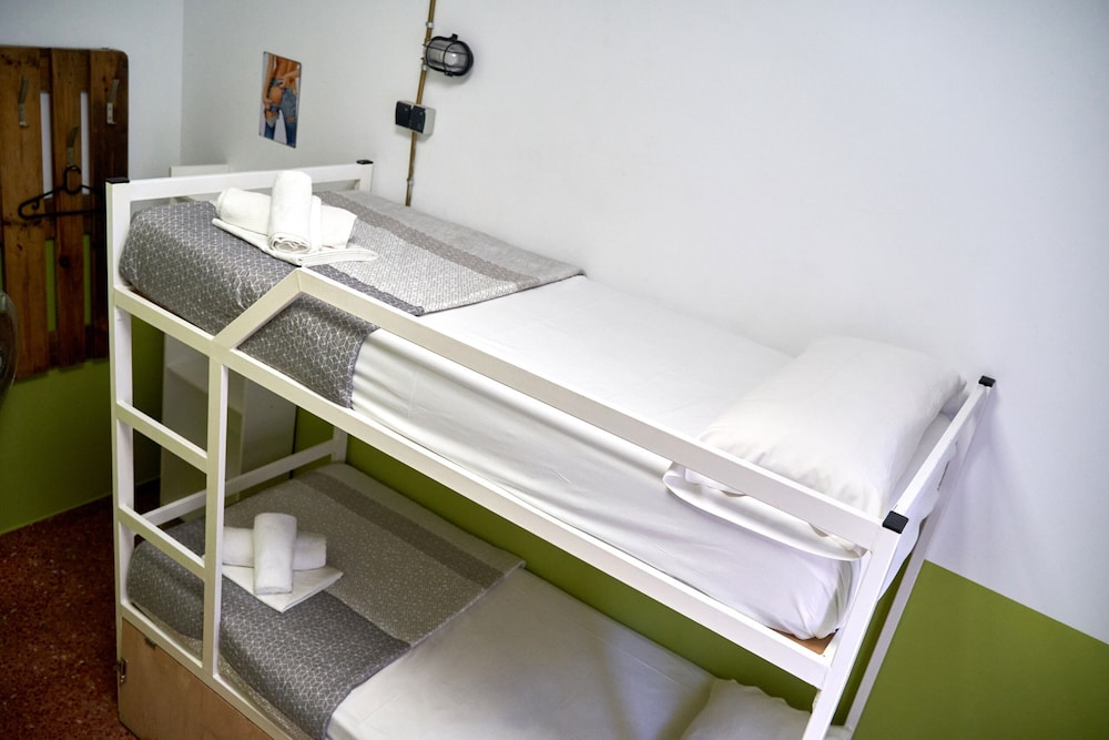 LOFT HOSTAL Group 12