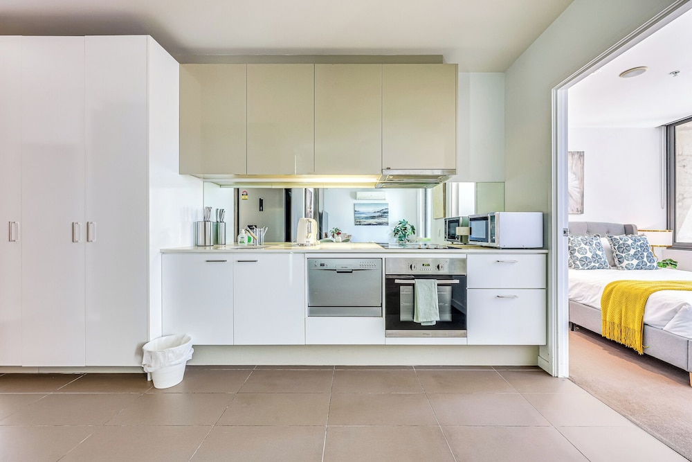StayAU Leisure 2BR Modern CBD Apt