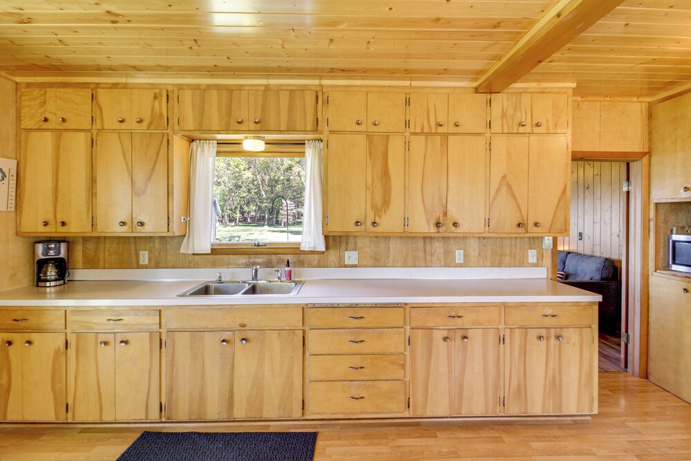 Hackensack Waterfront Retreat on Tenmile Lake