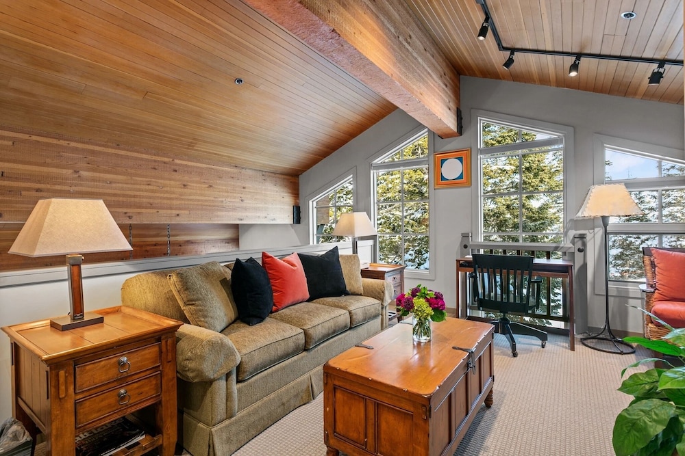 Stag Lodge at Deer Valley Resort - Three Bedroom Residence with Loft and Spa #14 3 Condo