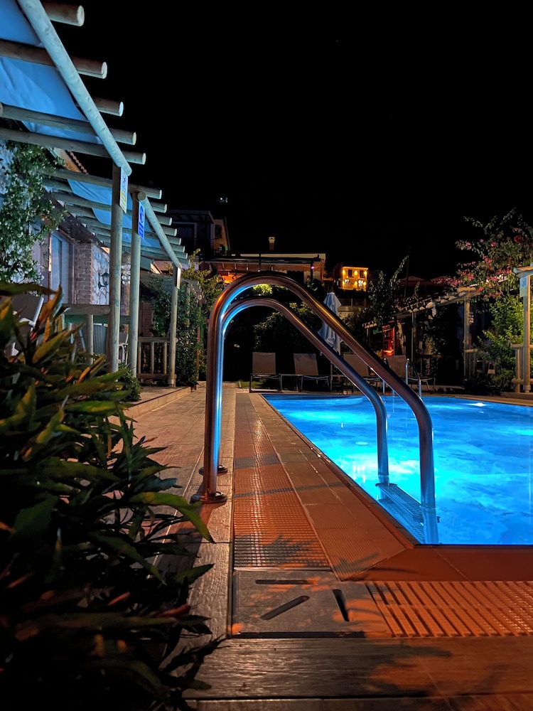SUNA HOUSE
