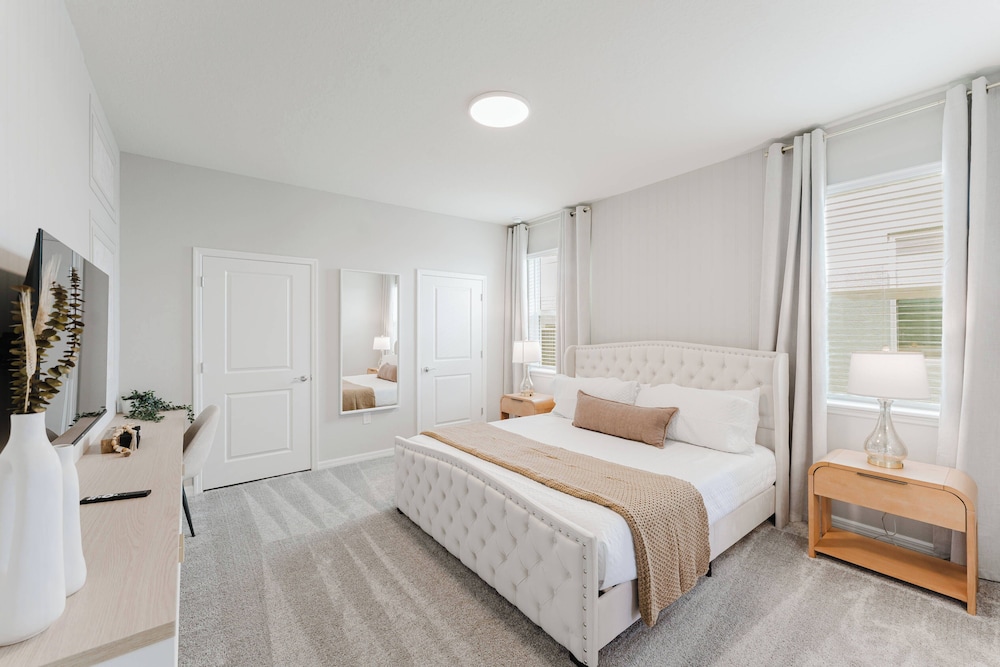 Stunning 8BR Pool Gameroom Minutes to Disney