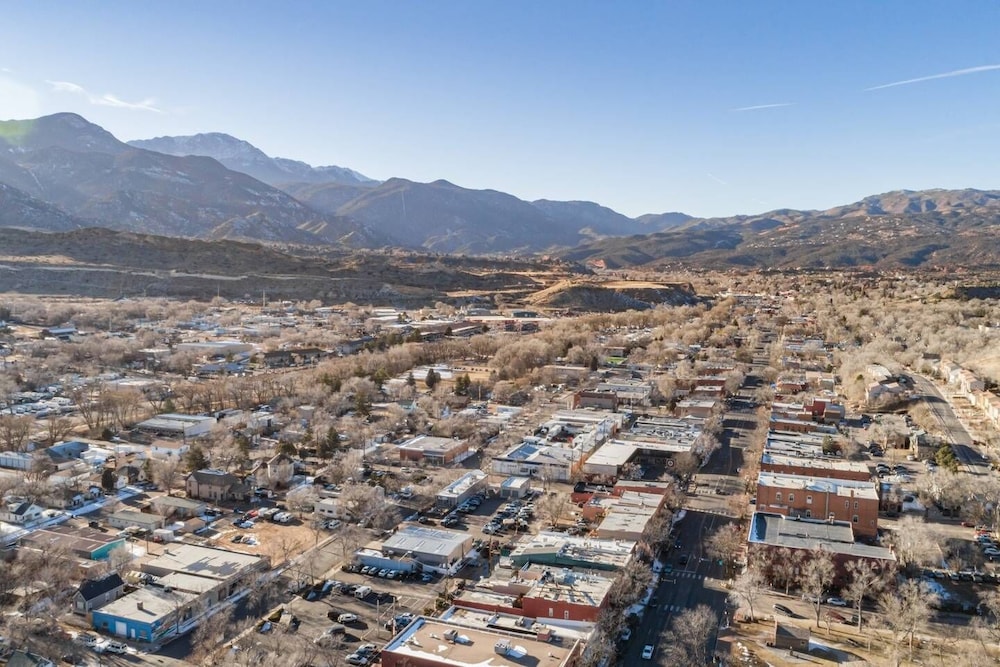 1893 Classic 4 Blocks From Great Dining & Shops view 4