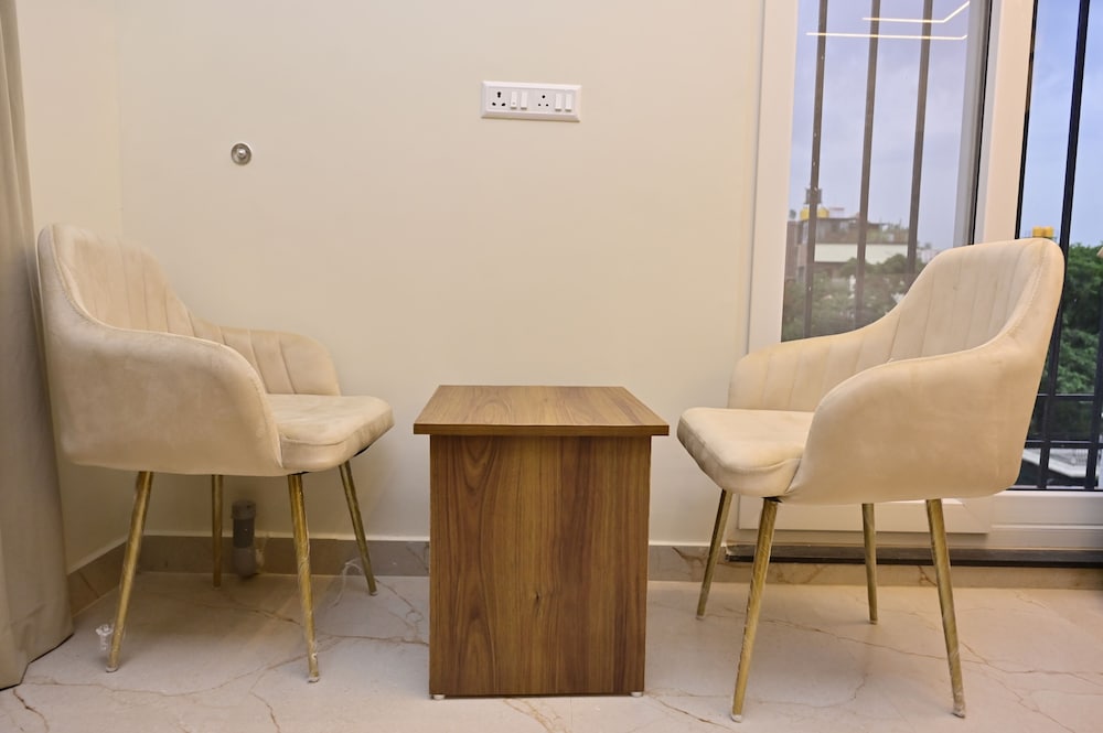 Hotel Noble Nook 100 ft. Road Indiranagar