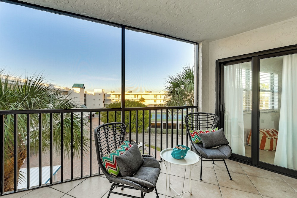 Oceanside Marco Island Retreat: Pool & Tennis!