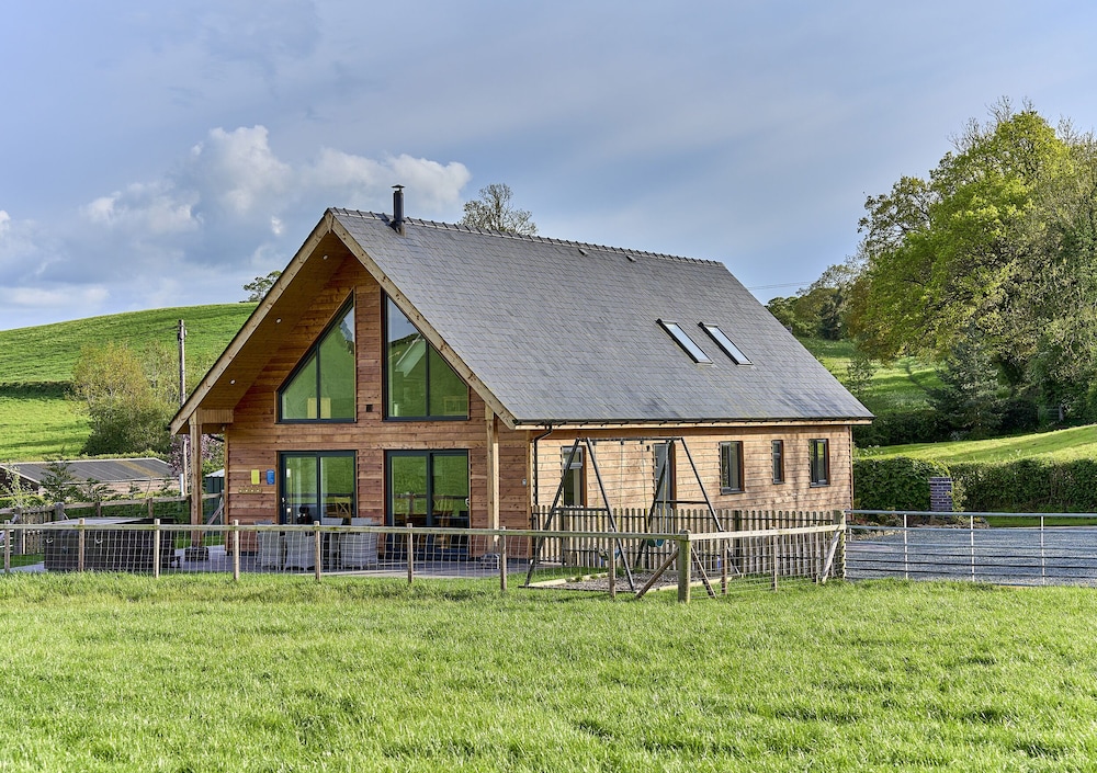Holly Lodge