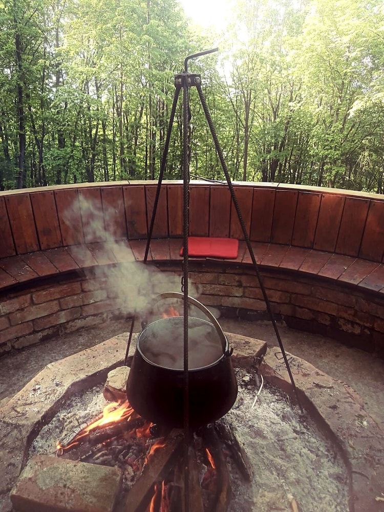 Immaculate 2-bed Wigwam in Gornji Zovik