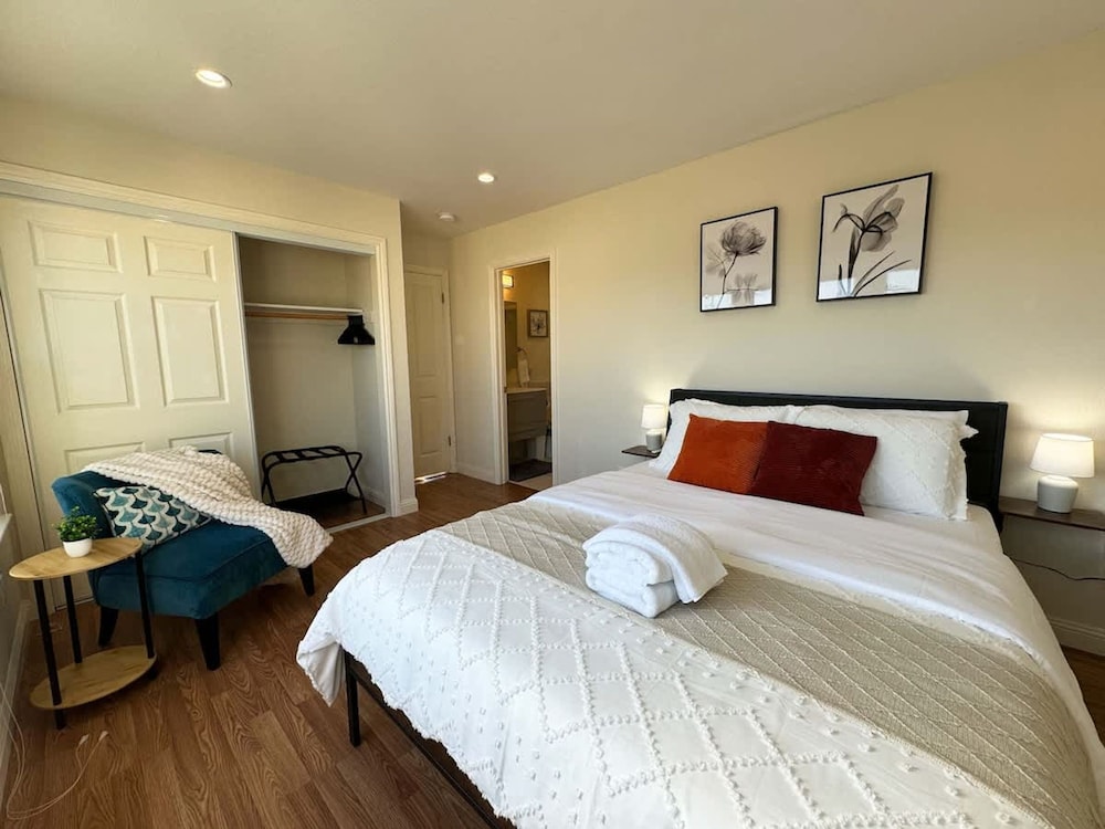 South SF Spacious Entire Unit With 3brs 3bth on 2F
