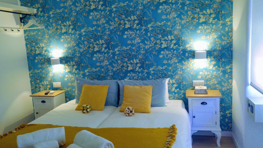 Lisbon Terrace Suites Apartment for Large Groups with Amazing Terrace