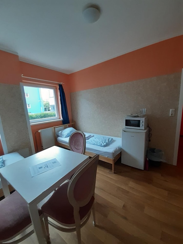 2-Rent Group Hostel Rooms&Apartments TUB19A