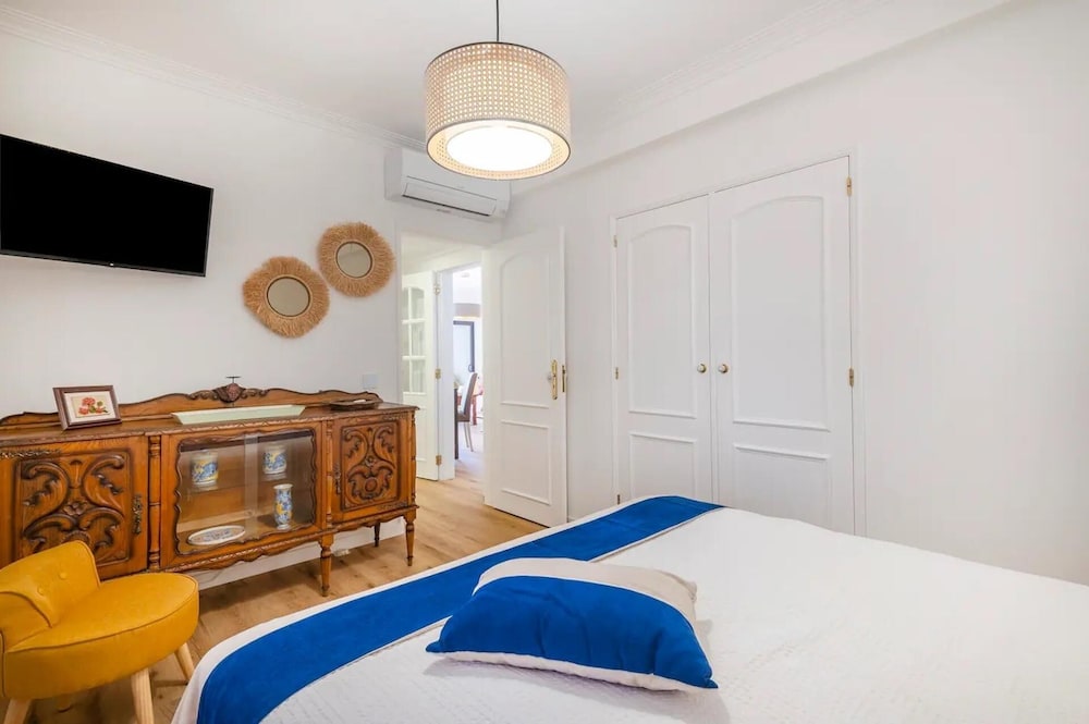 2 Bed-sleeps 4-vilamoura Beach-pool-spa-balcony