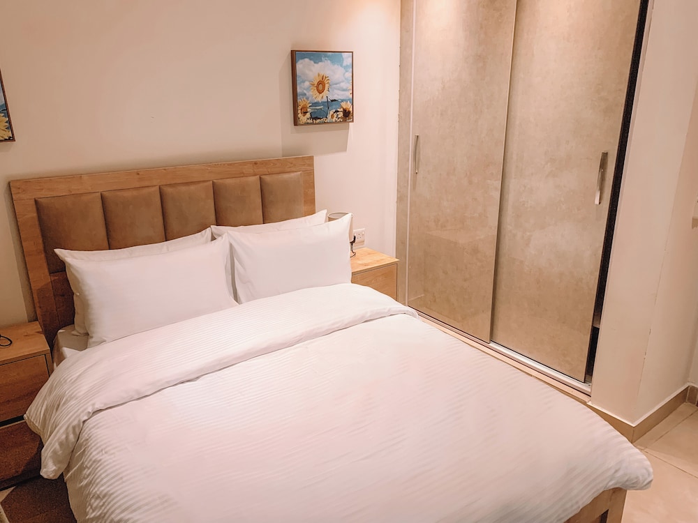 Sky Suites Airport