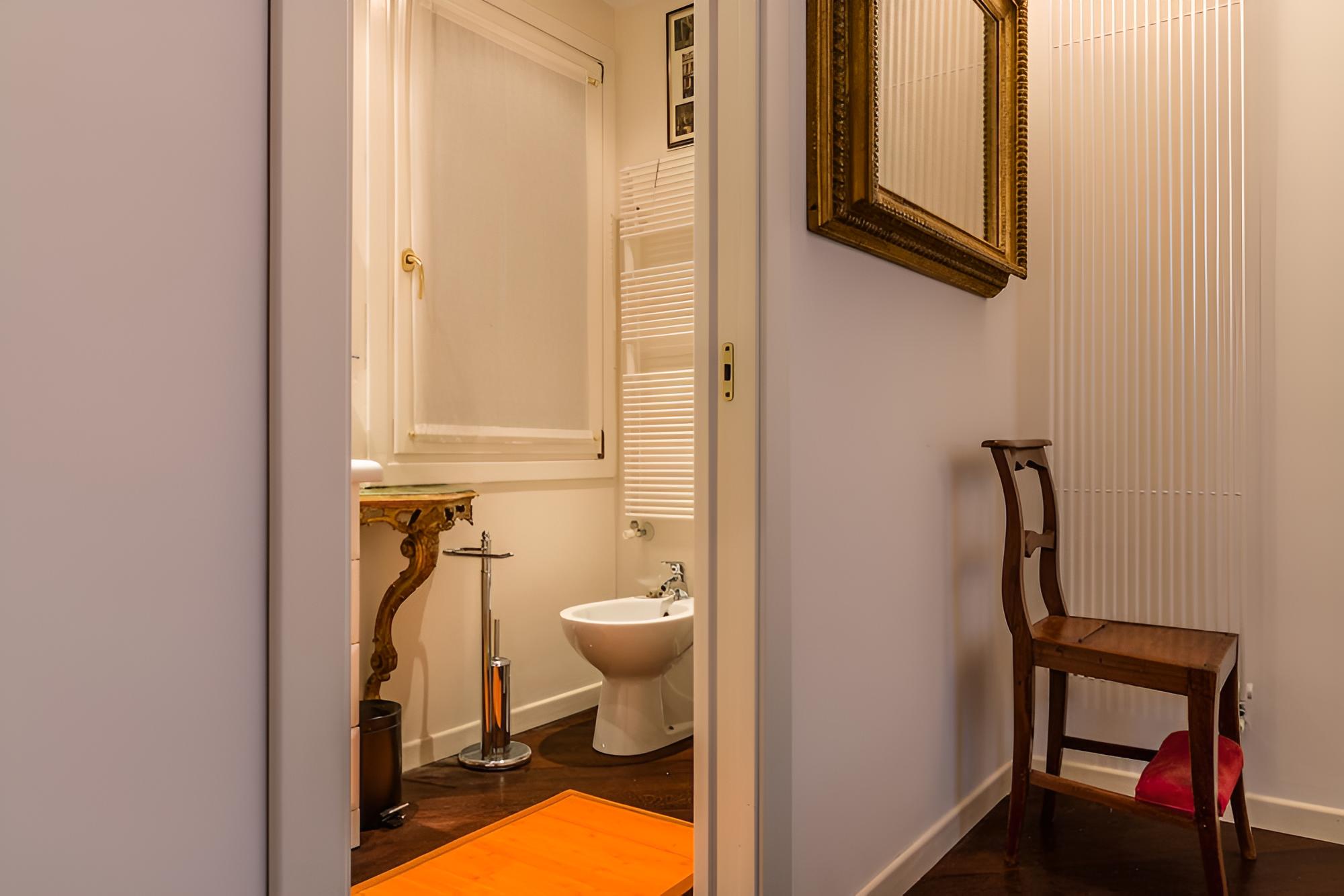 Gold And Red - The Venetian Style