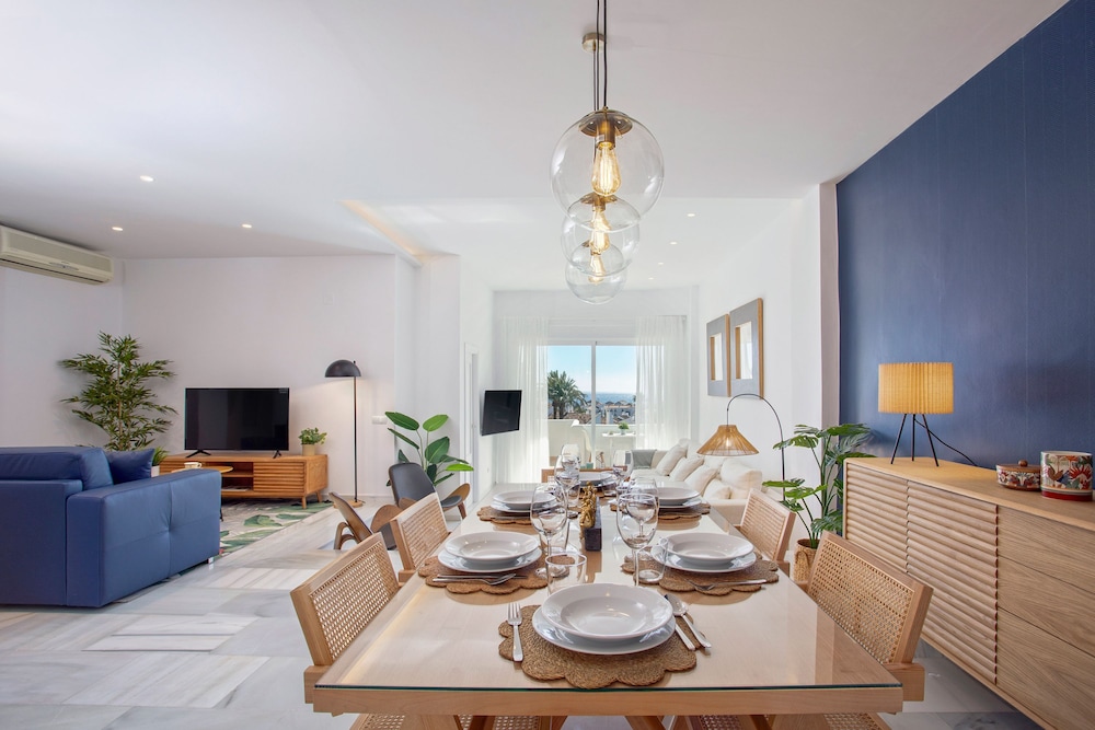 Exclusive 2BD Apartment With Private Terrace in Marbella Royal Gardens