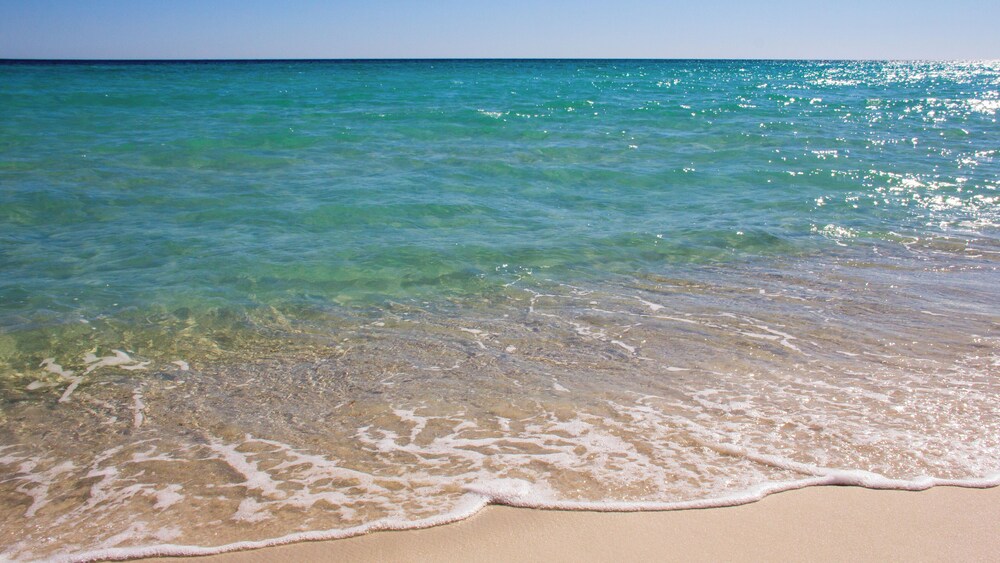 Aquamarine! Sleeps 12! Close to Community Pool! Private Beach Access!