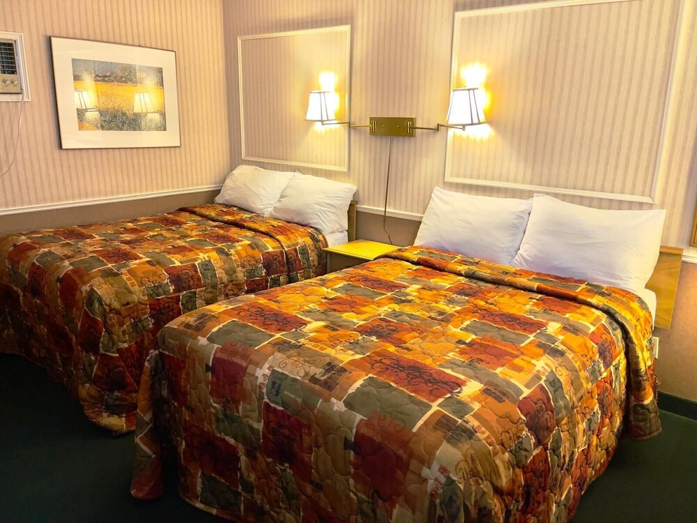 Adams Motel