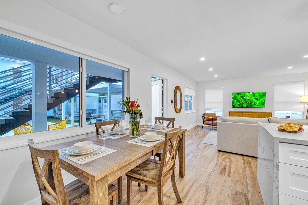 Beach Condo King Bed Lush Patio w BBQ Birch Key One