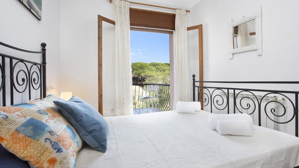 Tensi in Blanes With 5 Bedrooms and 2 Bathrooms