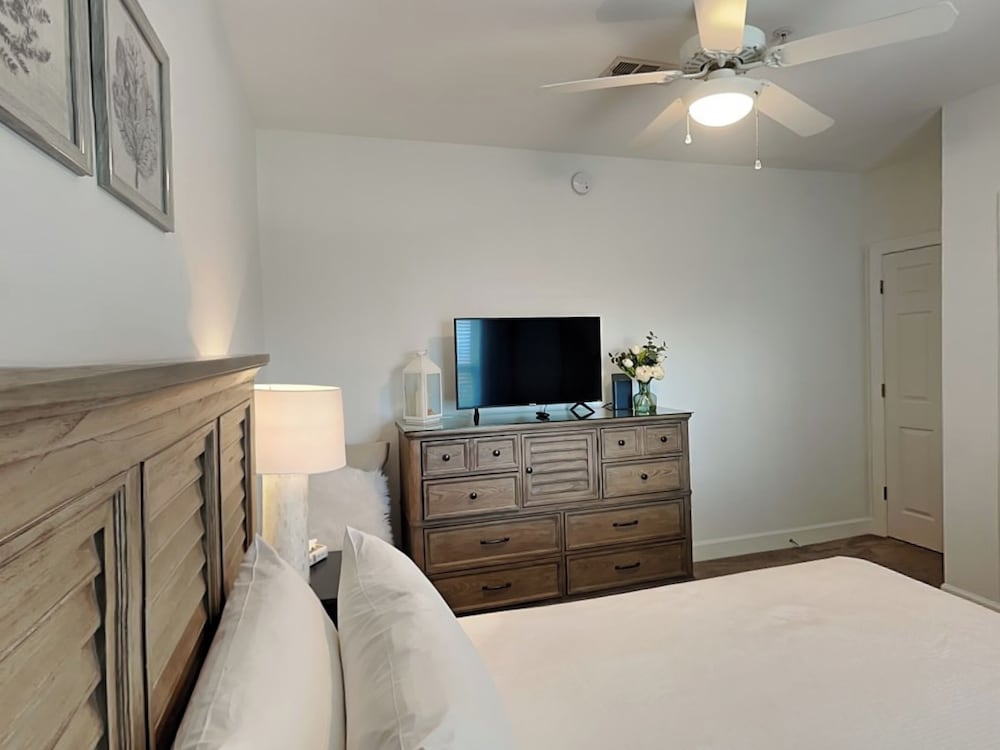 Pavilion Palms #103b