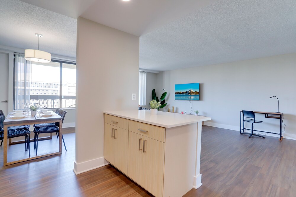 Walkable DC View Apartments