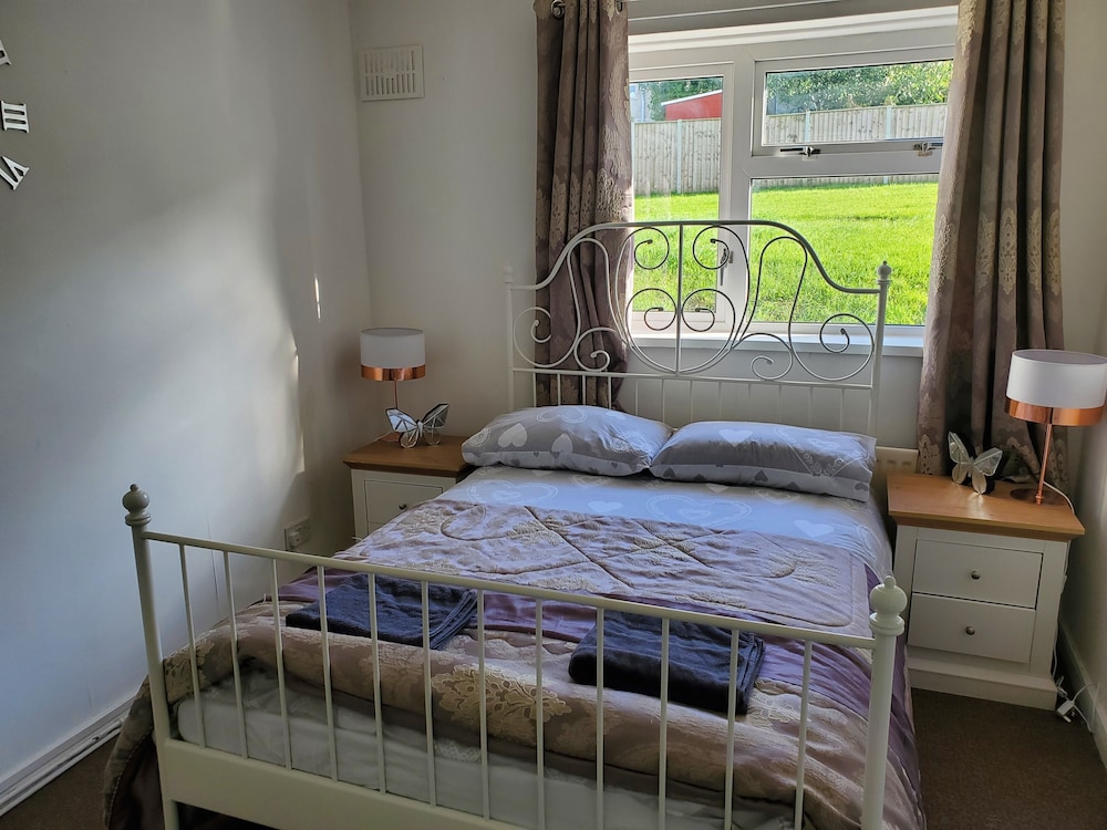 Stunning 2-bed Flat in Haverfordwest view 5