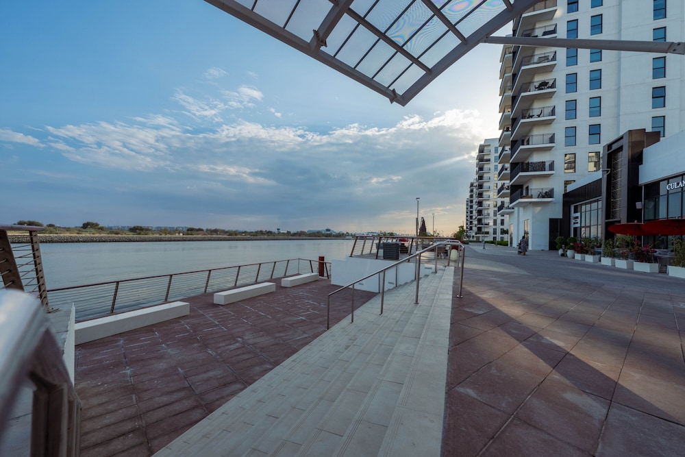 Exquisite Living w Scenic Canal Vws on Yas Island