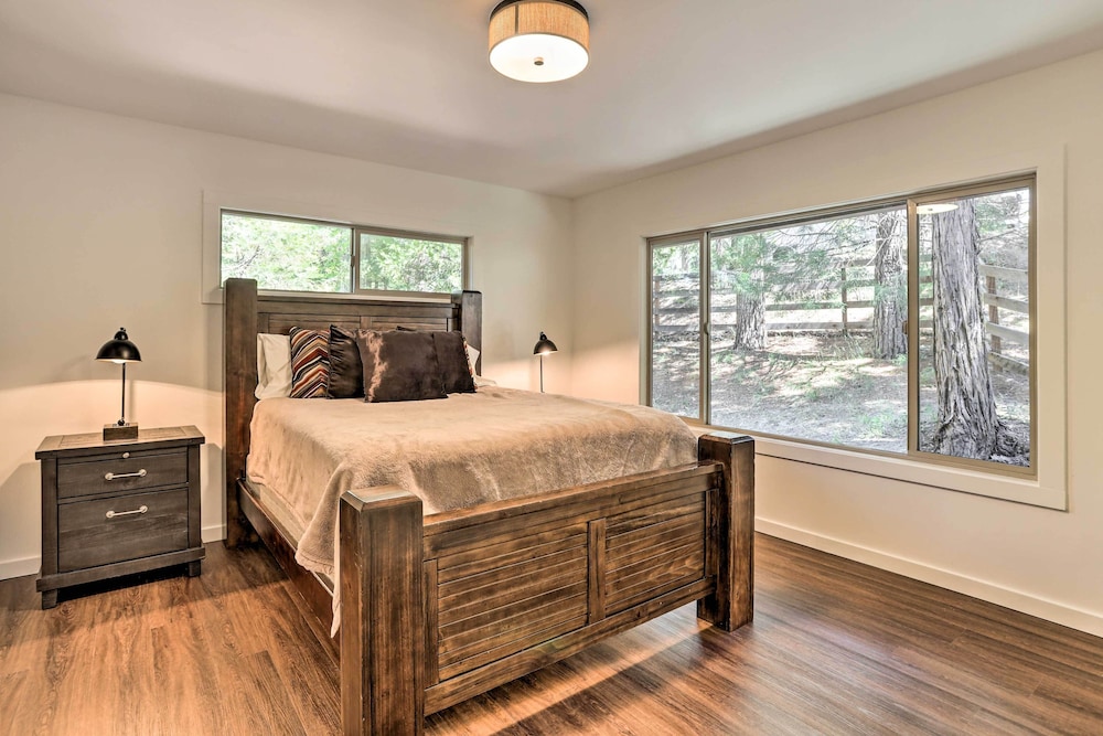 Spacious Lake Arrowhead Cabin w/ Jacuzzi Spa! view 3