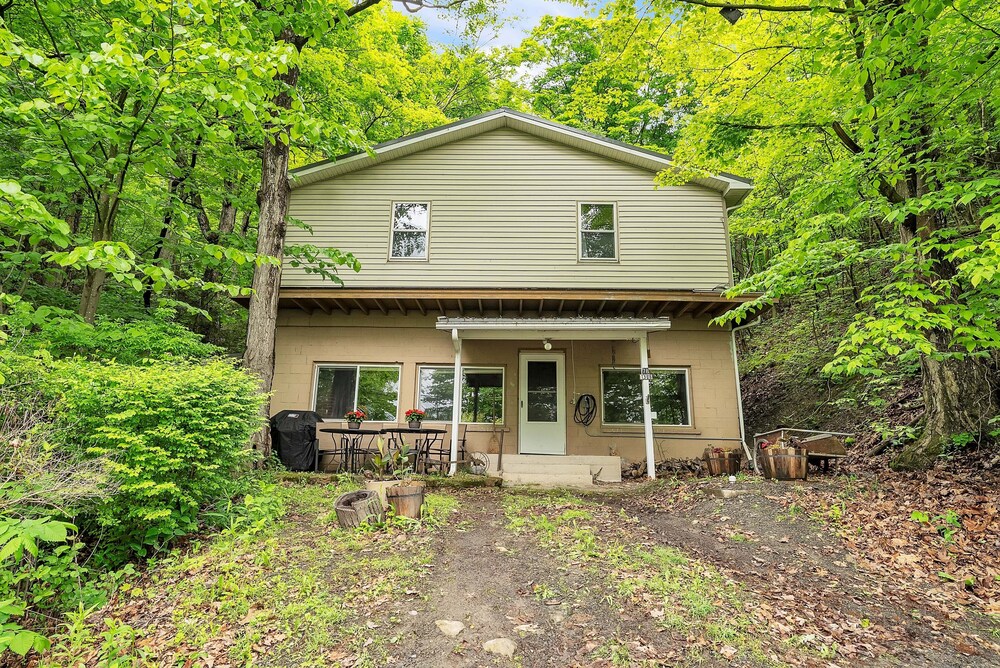 Peaceful Lakefront Getaway On Cayuga Lake 4 Bedroom Cottage