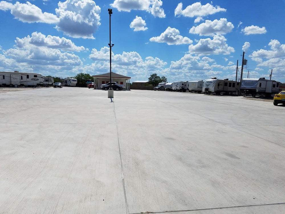 Luxury Inn & RV Park