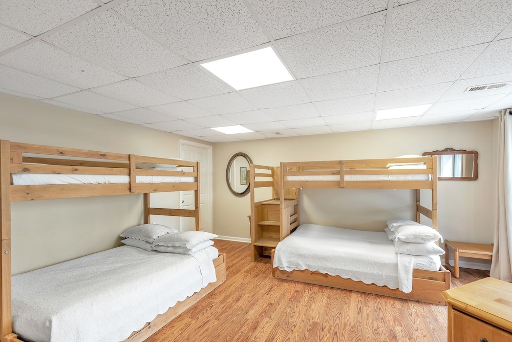Experience Luxury At The Sanctuary In Hendersonville 3 Bedroom Cabin by Sunscape Property Management view 5