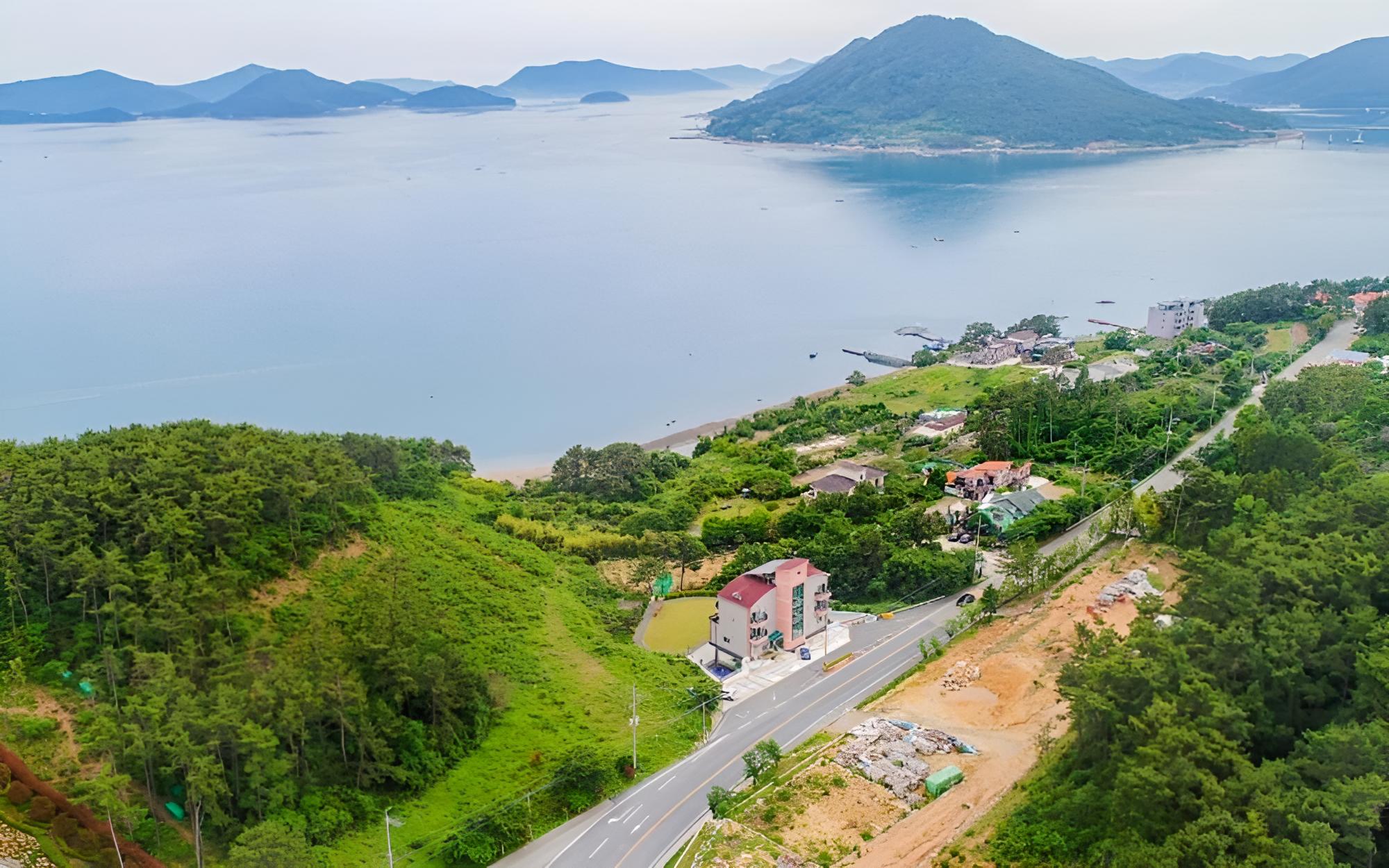 Geojedo Nomad Pension view 3