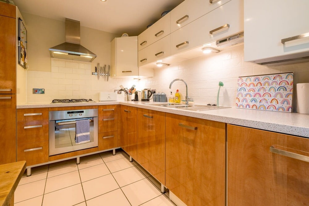 Host Stay Kingscote Townhouse