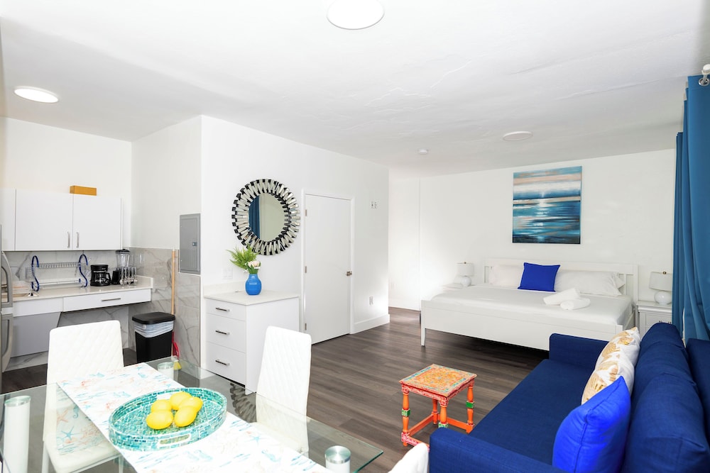 Collins Beach Apartments
