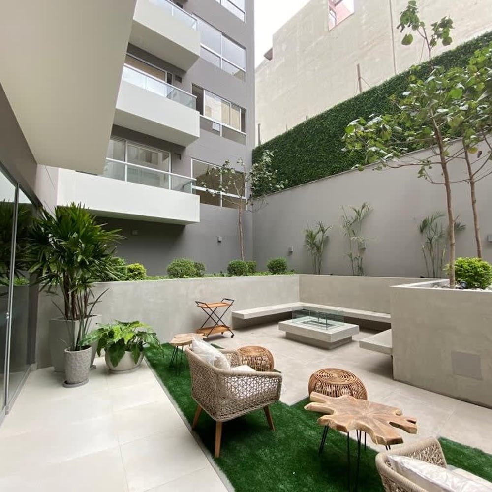Perfect 1BR With Balcony in Luxurious Building