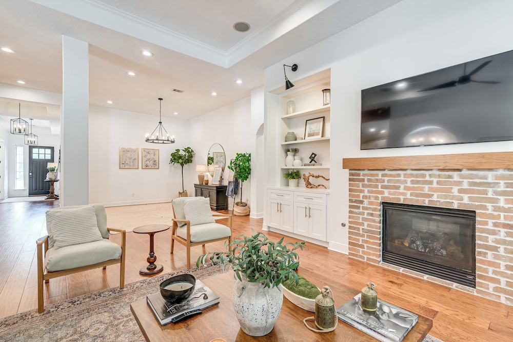 Pool & Hot Tub: Family-friendly Houston Area Home!