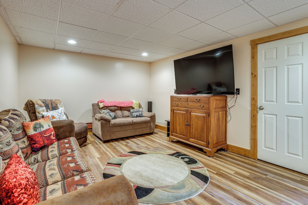 Hot Tub & Game Room: Deep Creek Winter Getaway