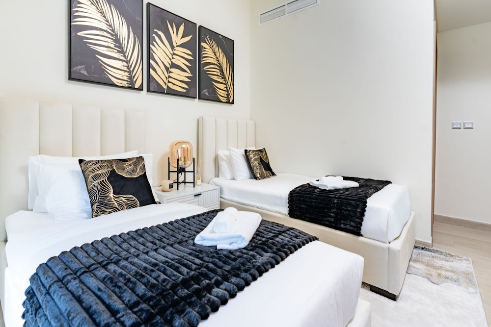 Nasma Luxury Stays - Azizi Riviera 44