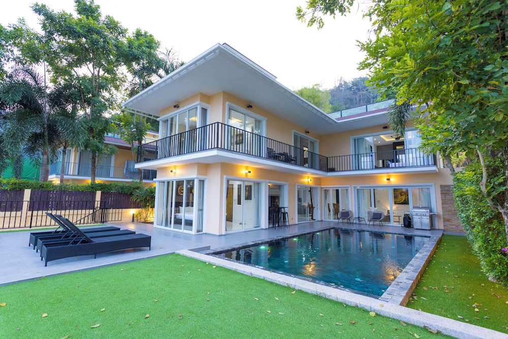 Oceanview 4BR Villa Jacuzzi Escape V180