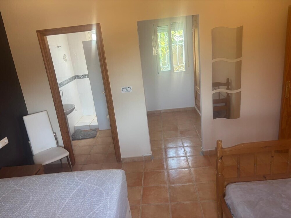 Casa Bueno Sunset Villa - Sleeps 7, Pool & Aircon