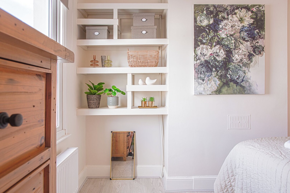 Stunning Townhouse with Large Garden view 4