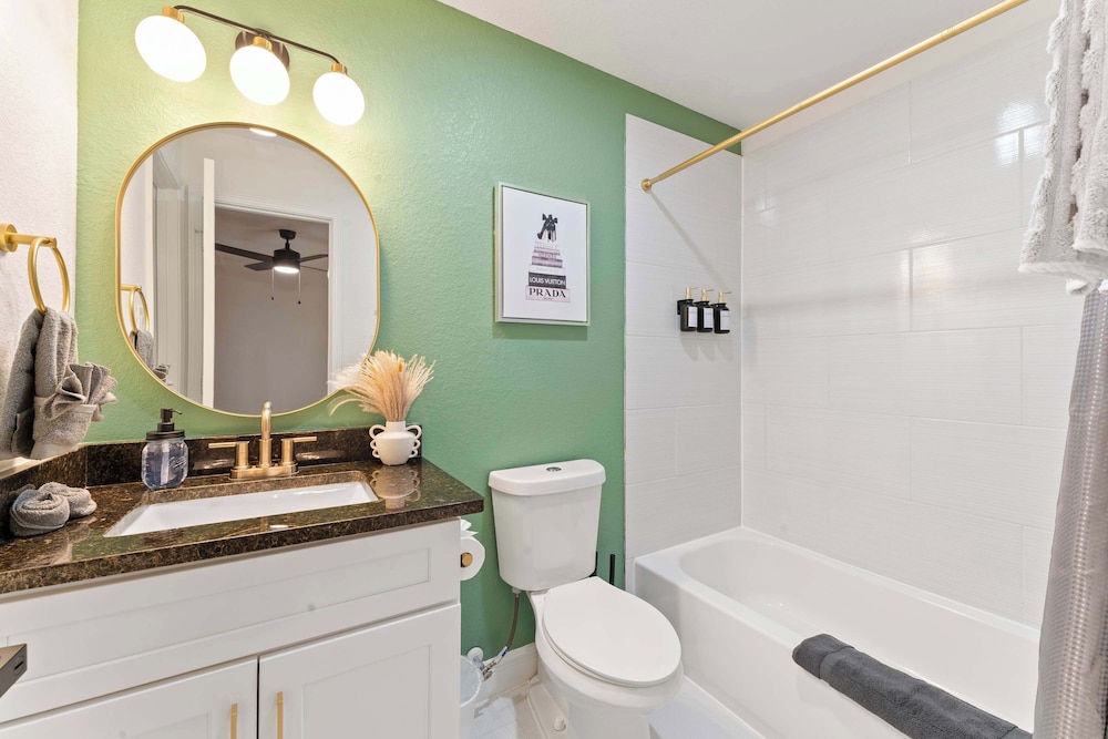 NRG Medcenter 4BD 4 5BA w Fencedyard Washerdryer