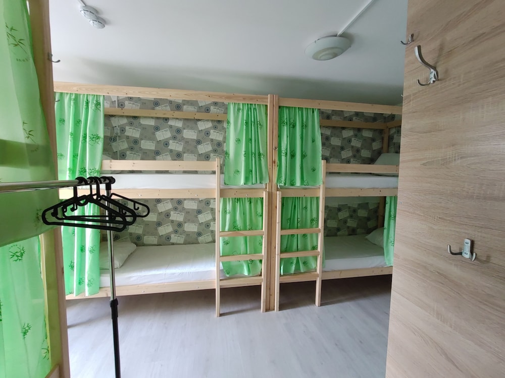 Hostel V Biblioteke