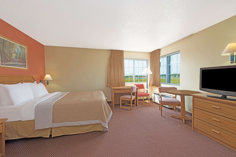 Days Inn by Wyndham Cameron view 4