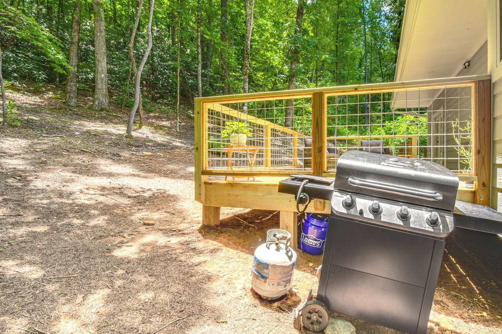 Golf Access & Furnished Deck: Cabin in Clayton