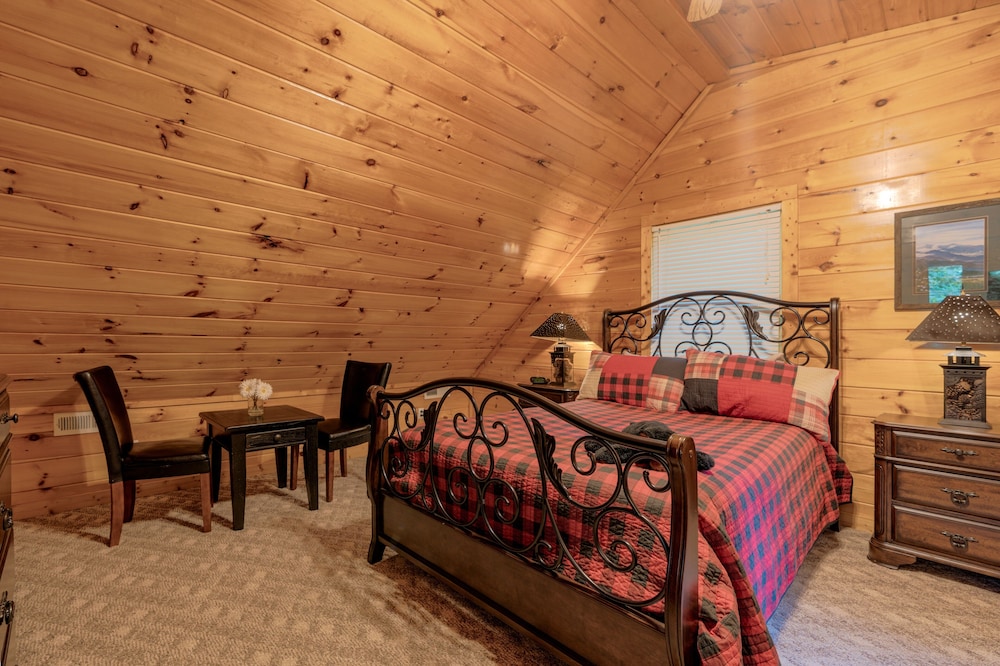 Rosey Bear 2 Bedroom Cabin
