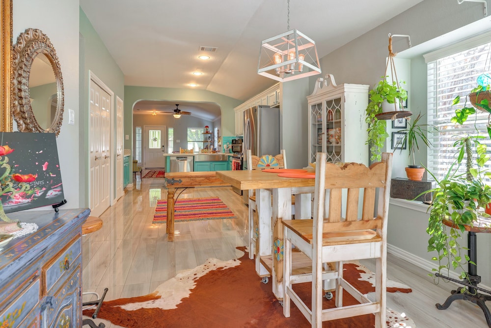Dog-friendly Retreat w/ Yard, 22 Mi to Dtwn Austin