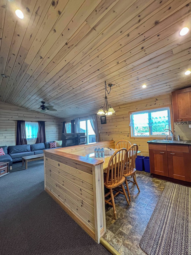 Ahmic Lake Resort's Black Bear Cottage