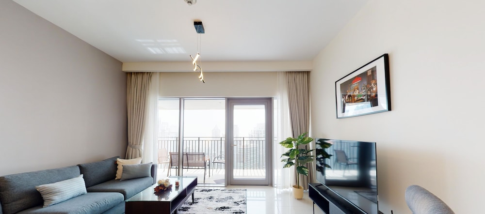 SuperHost - Chic Apartment With Balcony Close to Burj Khalifa